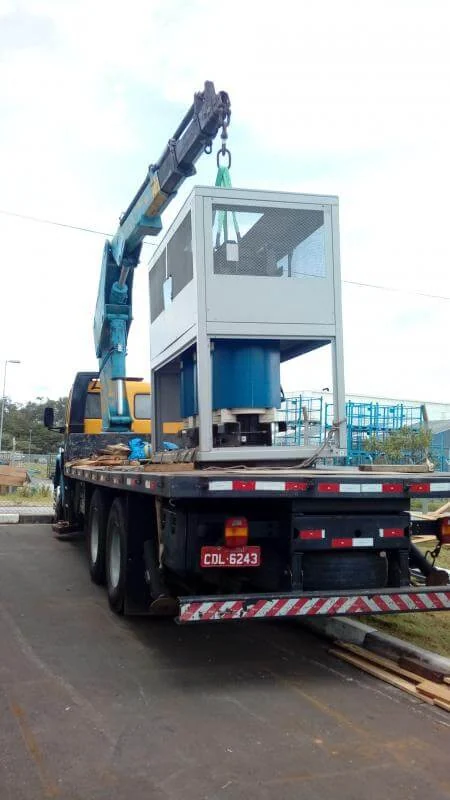 Içamento de carga em caminhão
